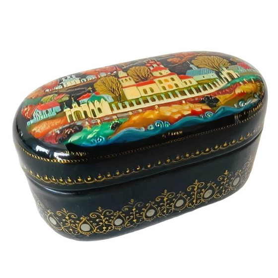 Image 1 of Ancienne boîte à pilules russe en laque peinte à la main Palekh