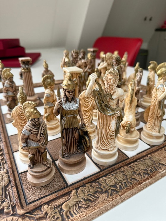 Image 1 of Jeu d'échecs en pierre naturelle, pièces grecques de haute qualité.