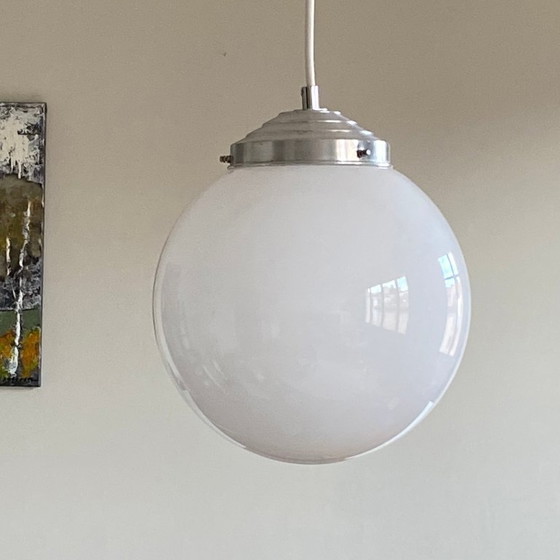 Image 1 of Grande lampada a sospensione a globo in vetro opalino, 25 cm