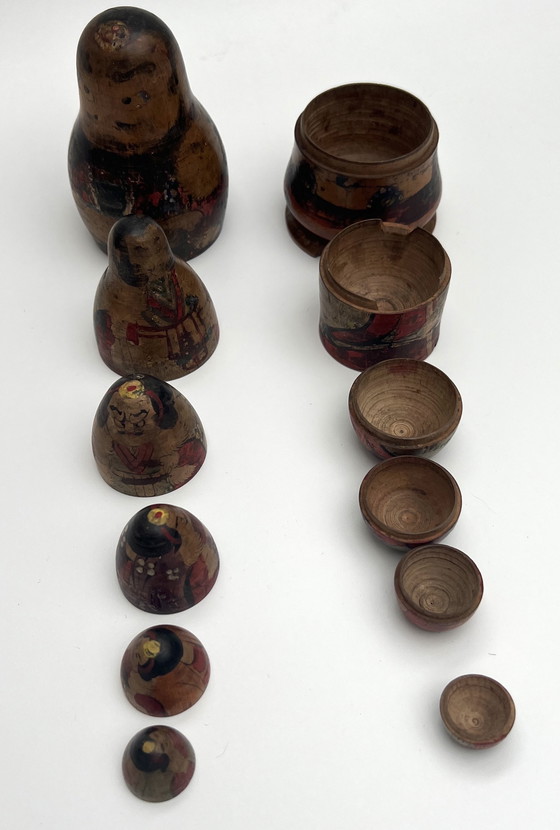 Image 1 of Seltene antike Matroschka-Puppe aus handgedrechseltem Holz – komplett mit allen inneren Figuren.