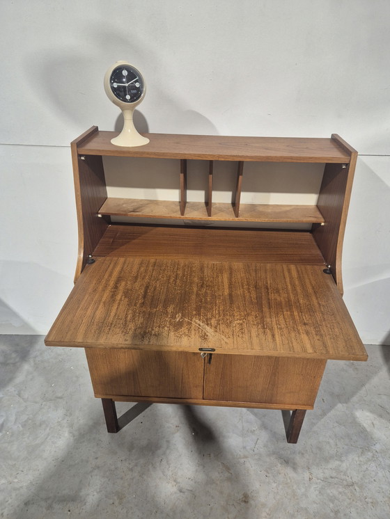 Image 1 of Segretaria vintage di metà secolo in teak impiallacciato