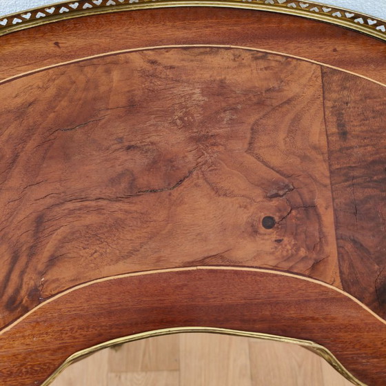 Image 1 of Antiker Beistelltisch, kleiner Nachttisch, kleine nierenförmige Kommode