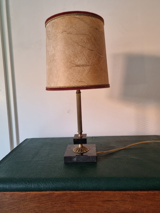 Image 1 of Lámpara de mesa antigua con pantalla original