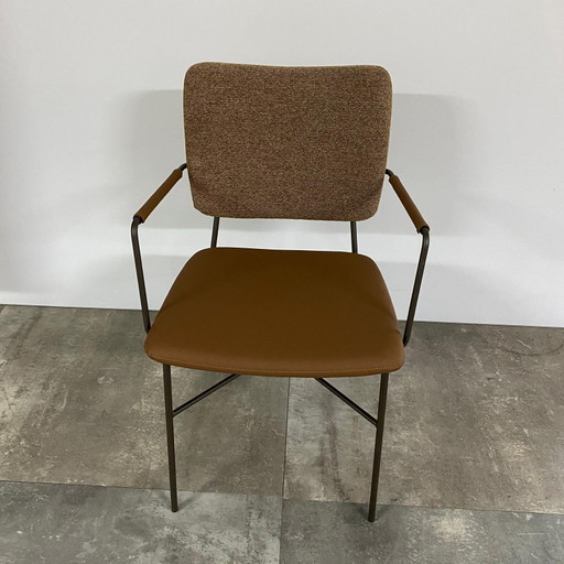 Kiko set van 6 – Bert Plantagie, eetkamerstoelen, Textile, Lambskin (photo 2 of 5)