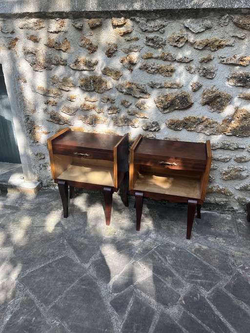 Ein Paar Vintage-Nachttische