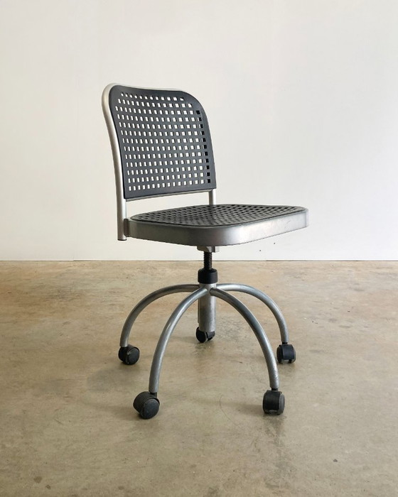 2x De Padova design chairs with wheels by Vico Magistretti, Office chairs, Metal, Plastic, Black, Modern (photo 2 of 13)