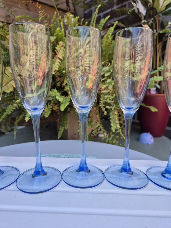 Set Of 8 Vintage Luminarc Azur Champagne Flutes With Original Box – Made In France (Blue Stem) (photo 10 of 15)