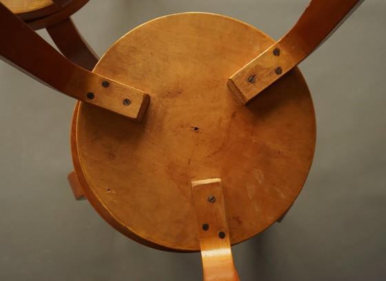 Image 1 of Set van 6 krukken model 60 van Alvar Aalto voor Artek Finland, jaren 1940.