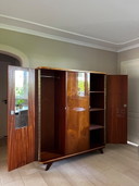 armoire brillante du milieu du siècle dernier des années 1960