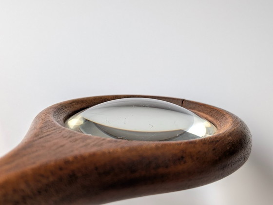 Image 1 of Lupa danesa de madera de nogal de mediados de siglo, década de 1950