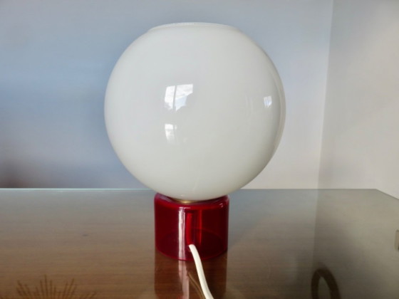 Lampada anni '70, opalina bianca e vetro traslucido rosso – Lampade da tavolo (photo 5 of 10)