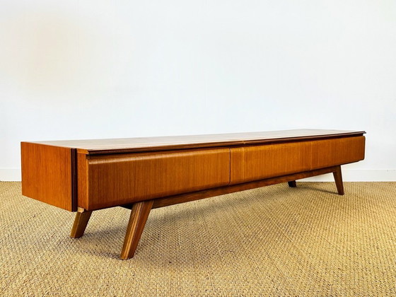 Image 1 of Aparador bajo escandinavo de teca con 3 cajones y patas inclinadas, 1960.