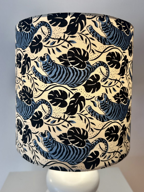 Image 1 of Lampe de table sans fil avec abat-jour en tissu à motif tigre japonais
