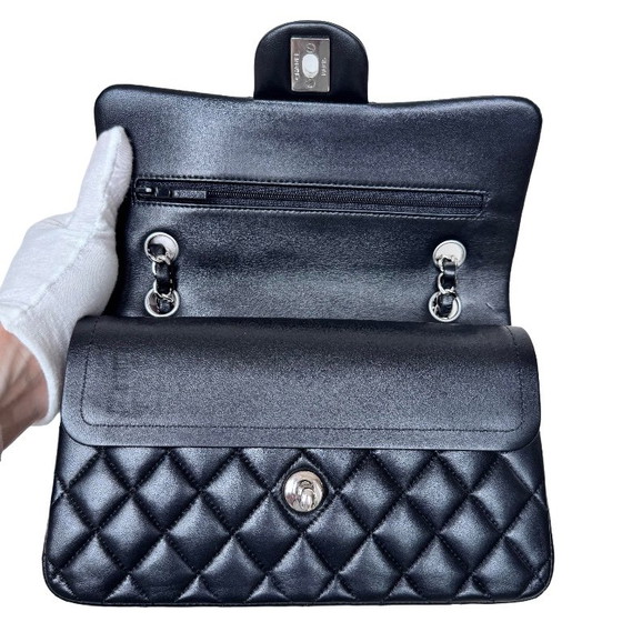 Chanel Classic Flap Small – Crossbody bags, Lambskin (photo 3 of 17)