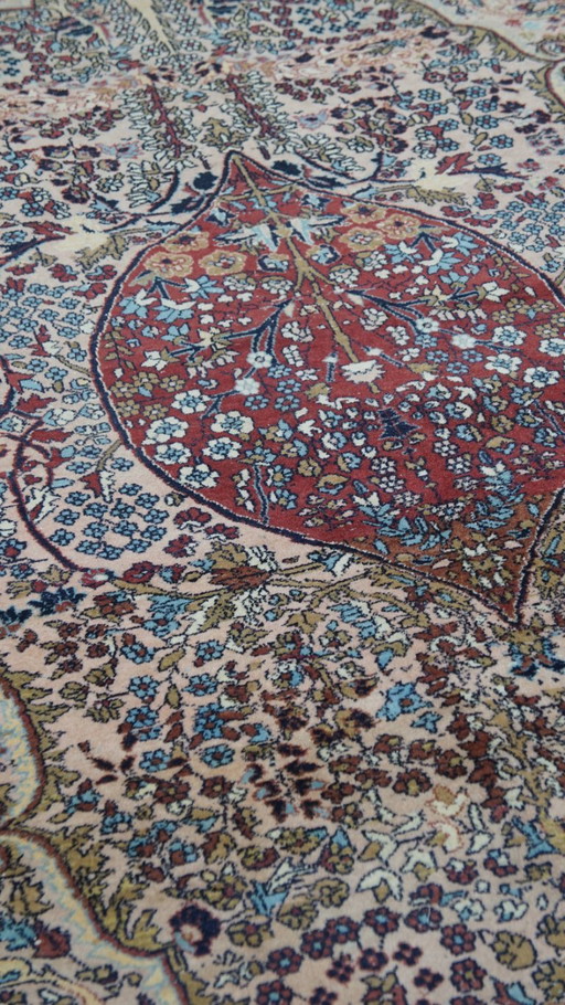 Handgeknüpfter Orientteppich mit raffinierten Mustern 232x139cm