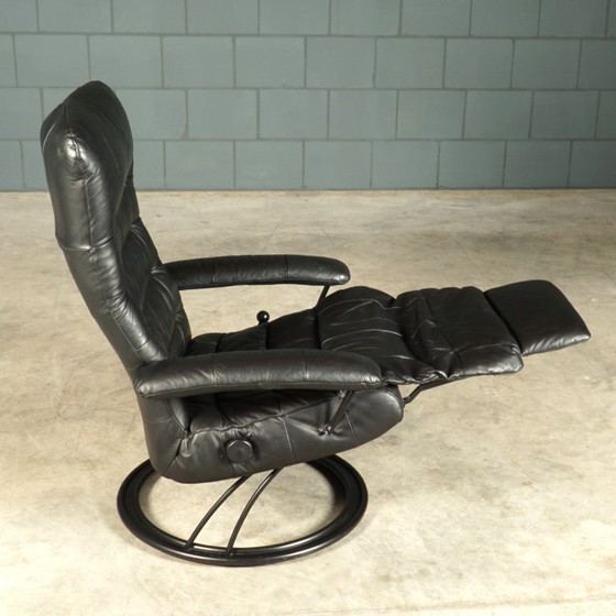 Vintage Swivel Armchair with Footrest – Recliner – 1980s – Metal, Leather (photo 12 of 17)