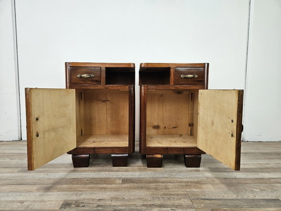 Image 1 of Art Deco nachtkastjes in walnoothout en messing.