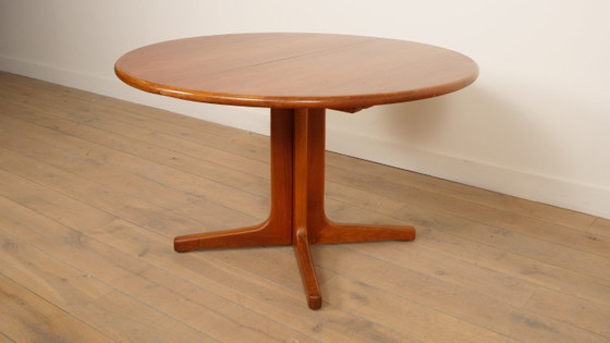 Image 1 of Vintage round dining table | extendable | teak | 121- 173 cm