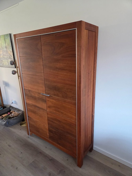 Image 1 of Hans Daalder Roots notenhout servieskast