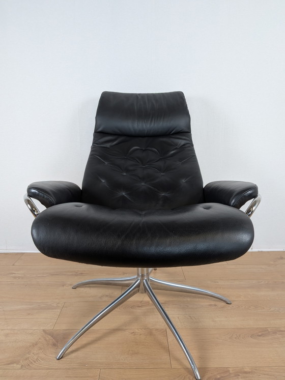 Image 1 of Poltrona reclinabile Stressless Magic | Pelle nera | Design scandinavo