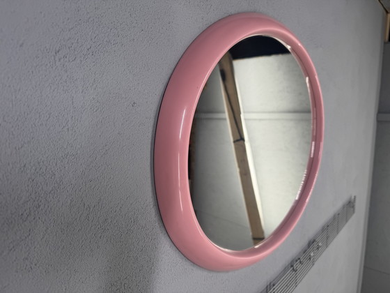 Image 1 of Miroir ovale à rosace des années 1970 - le charme à l'état pur !