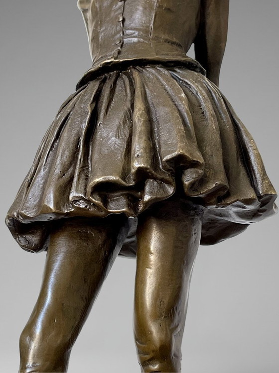 Image 1 of Escultura de bronce patinado de una bailarina inspirada en Degas – Edición JB Paris sobre base negra – 38 cm – 5,4 kg