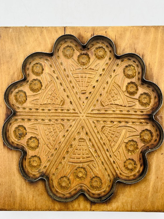 Image 1 of Moule Ancien à Massepain en Bois Sculpté 6 Cœurs Artisanat Traditionnel