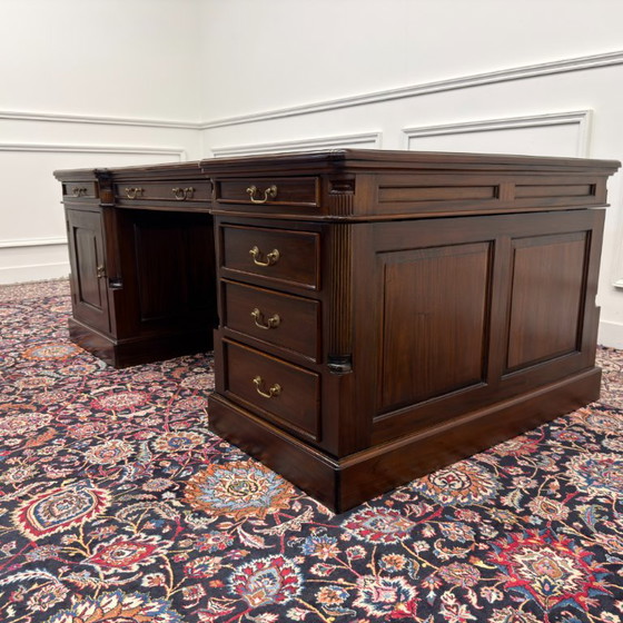Groot Klassiek Engels Chesterfield Bureau Partnerdesk – Schreibtisch, Leder, Holz (photo 6 of 21)