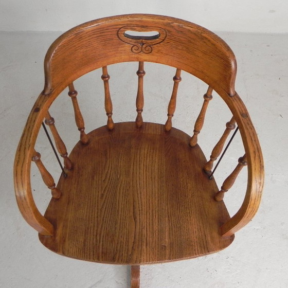 Image 1 of Silla de oficina de roble con sistema de muelles y altura regulable, década de 1930.