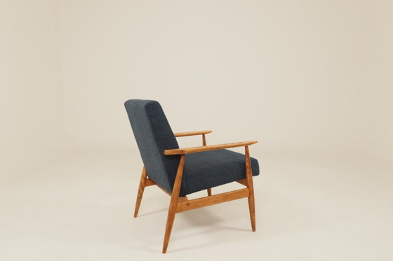 Image 1 of Fauteuil scandinave bleu marine à structure en bois bouclé, design H.Lis