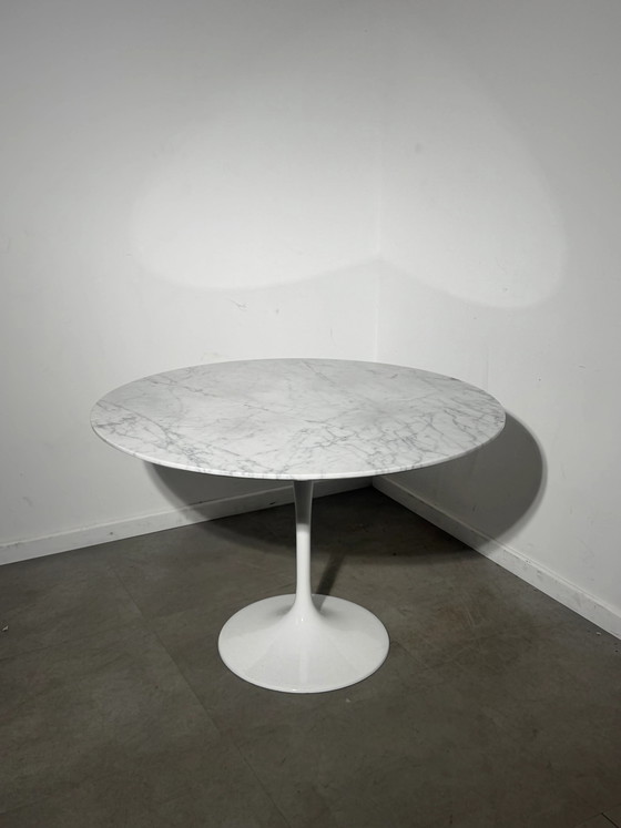 Table de salle à manger Tulip avec plateau en marbre blanc, Ø 110, Tables de salle à manger (photo 7 sur 9)