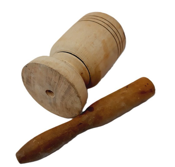 Image 1 of Mortaio e pestello in legno d'epoca