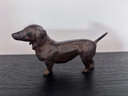 Figura original de bronce de un perro salchicha – Pierre Chenet – decoratieve objecten, Bronze