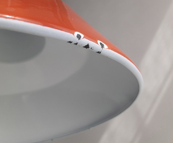 Image 1 of Louis Poulsen oranje emaille hanglamp, minimalistische industriële deense hanglamp, mid century modern eettafel lamp
