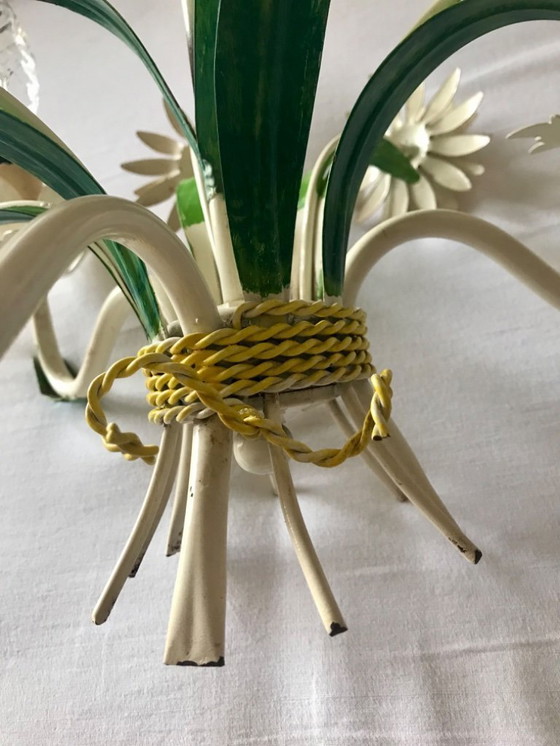 Image 1 of romantico lampadario anni '50 smaltato con bouquet di margherite