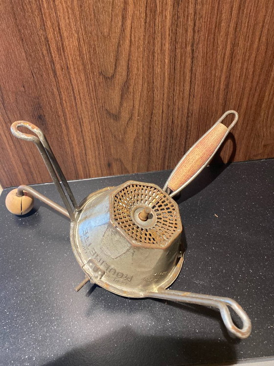 Food Mill Moulinette – Cast Aluminum – Made in France – 1950s-1960s – Decorative Objects, Aluminium, Wood (photo 4 of 4)