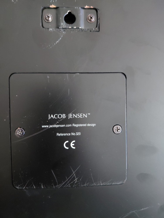 Jacob Jensen Pendule modèle 320 – Verre, MDF (photo 3 of 5)