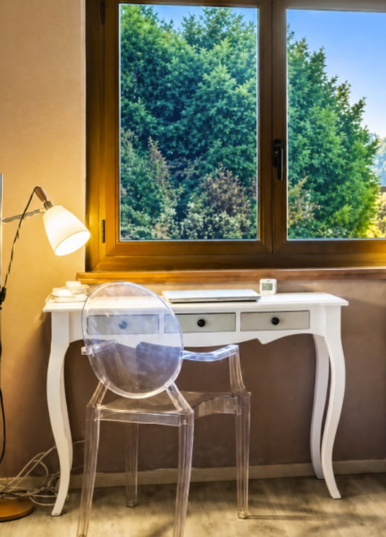 Image 1 of Designstoel - Ghost Chair – elegant, modern en lichtgewicht