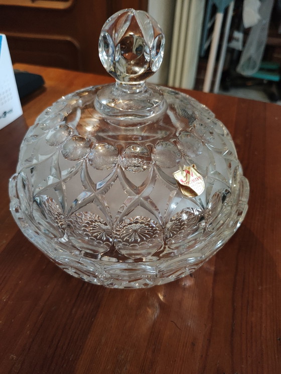 Image 1 of Le porte-bonbons en cristal au plomb est produit par la marque allemande Nachtmann.