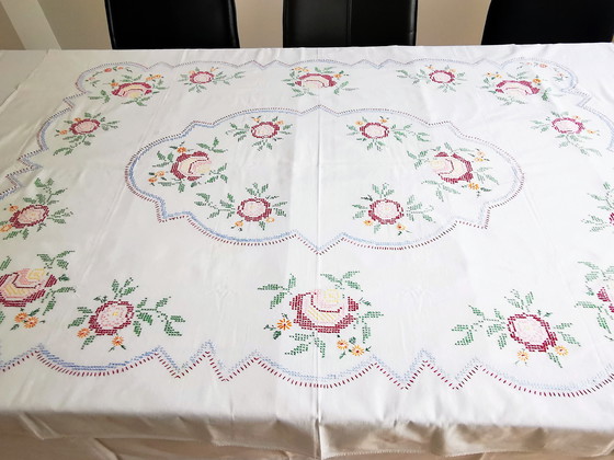 Image 1 of 1950, Mantel bordado a mano