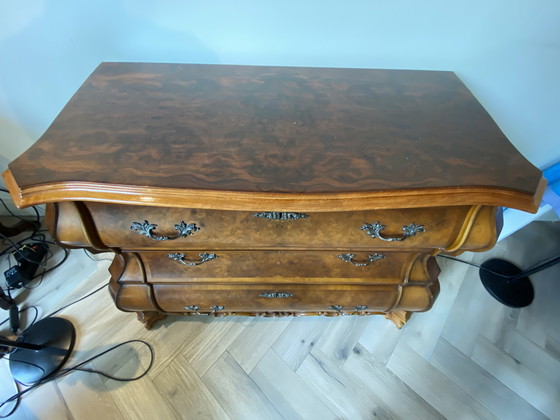 Image 1 of Antieke Notenhouten Buik Ladekast