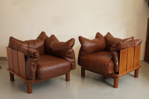 Een prachtig paar brutalistische loungestoelen, ontworpen door Jonathan De Pas.