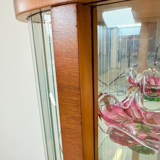 Image 1 of Stijlvolle art-deco vitrine met bloemgravure