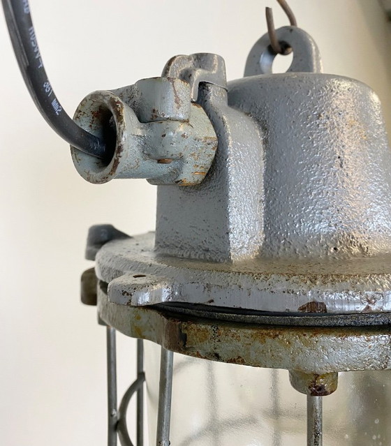 Image 1 of Suspension en fonte grise de style industriel, années 1960