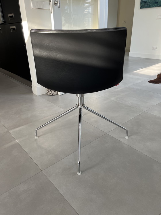 Image 1 of 8x Arper zwart leren (draai)stoel
