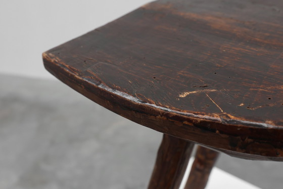 Image 1 of Frans wabi sabi stijl laag driepootkrukje van massief hout, 1850