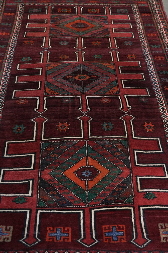 Image 1 of Mooi handgeknoopt vloerkleed van 308x210cm is oosterse stijl met mooie voornamelijk rode kleuren