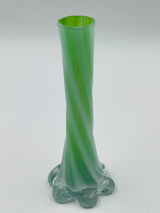 Image 1 of Soliflore de cristal de Murano en vidrio opalino verde trenzado, años 60
