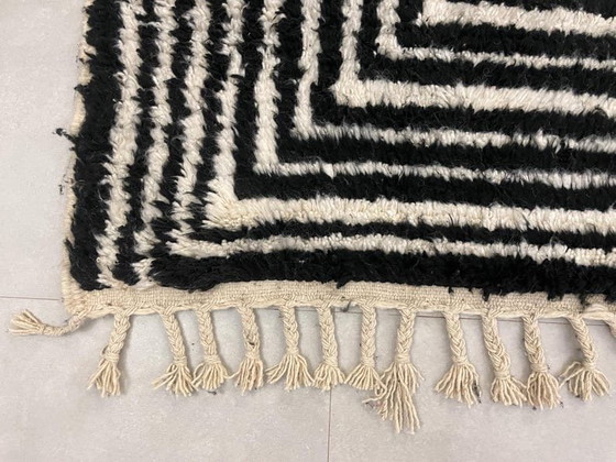 Image 1 of Tappeto tradizionale berbero dell'Atlante in bianco e nero, colore naturale, dimensioni 150/250 cm