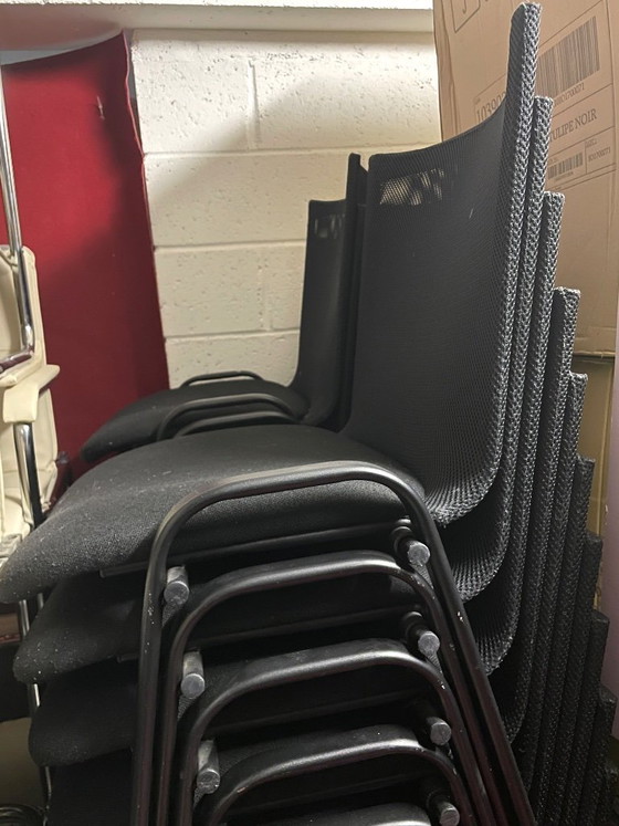 Image 1 of lot de 27 ChaiseS bureau réunion-visiteurs empilable maille noire/tissu.